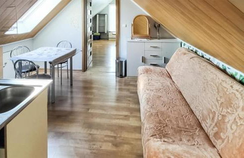 Gorgeous Apartment In Stezyca With Wifi - Photo 3