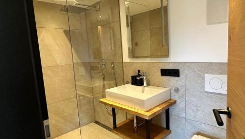 DAS BISCHOF - 5 exklusive Ferienwohnungen und 1 Doppelzimmer - 4x mit privater Zirben Sauna - Semmelservice & Hindelang PLUS - Foto 4, Shower