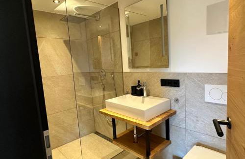 DAS BISCHOF - 5 exklusive Ferienwohnungen und 1 Doppelzimmer - 4x mit privater Zirben Sauna - Semmelservice & Hindelang PLUS - Foto 4