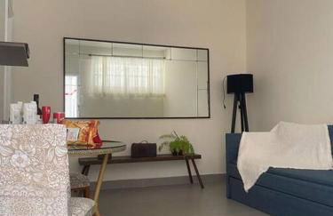 Recém Reformado com dois dormitório com ar condicionado - Foto 5