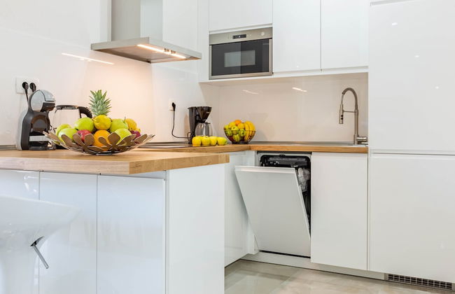 Exquisite Prestige Luxury Apartments With Shared Pool - Photo 25