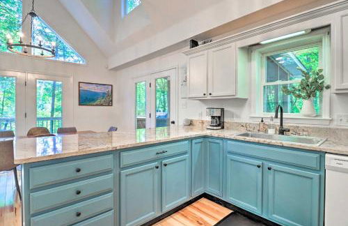 2 Mi to Sapphire Resort Home with Hot Tub and Games! - Foto 9