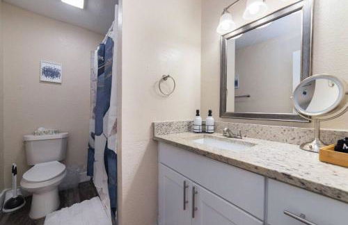 Walk to ATT-Free Parking-Min to attractions-Modern - Photo 20