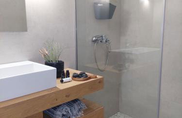 Khroma Luxury Suite 1 Beach front apartment - Photo 42