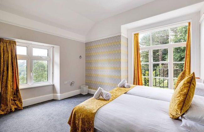 Delightful Holiday Home With sea Views and Hot Tub - Photo 12