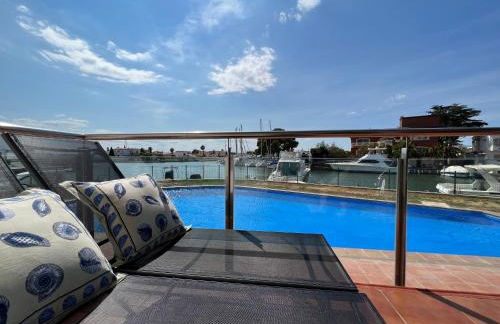 BLAU Apartamento frente a los canales y las puestas de sol de Roses - Foto 1