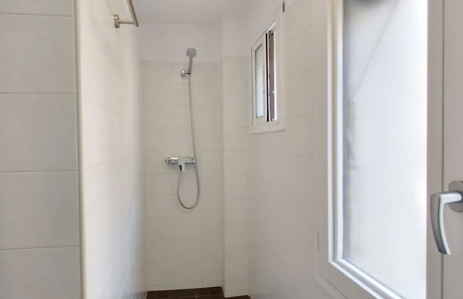 Barceloneta Apartment With Balcony - Photo 15