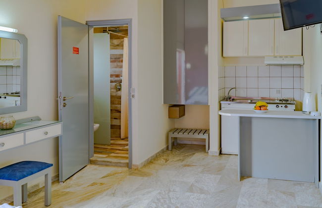 Saint-Trope Studios - Photo 25