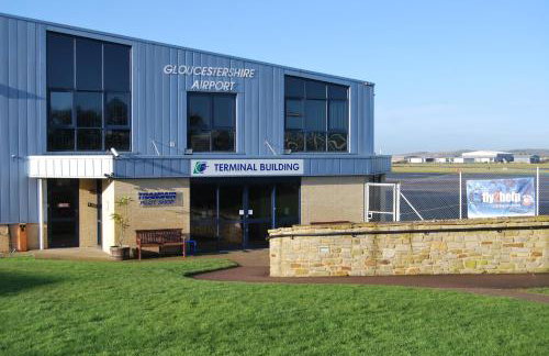 Luxe Cosy&Spacious 2 Bed House - Super Fast Wi-Fi & Private Parking Near GLO Airport & Cheltenham Racecourse - Foto 31