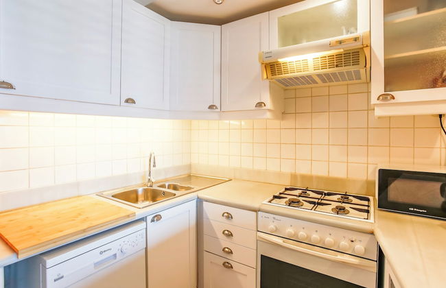 Newly Renovated Beachfront Apartment Ideally Located in Penelope - Foto 12