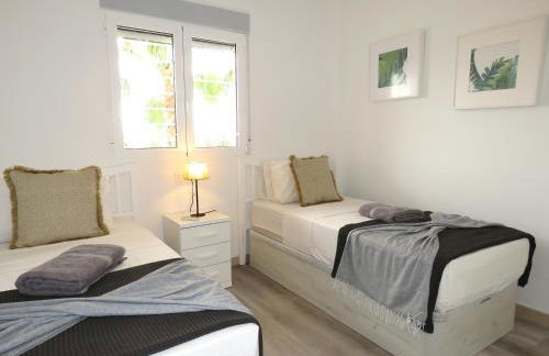 VILLAMARTIN PALMS stylish apartment close to golf and ocean with garden views - Foto 5