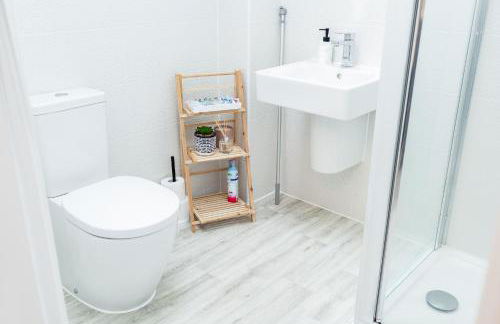 Beautifully Fab 3 bedroom 4 beds New home 8 guests Stretford Trafford - Foto 19