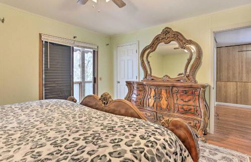 Large Greeley House with 2 Game Rooms and Yard! - Foto 18