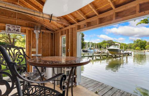 Waterfront Getaway, Dock Your Boat & Play! - Foto 28