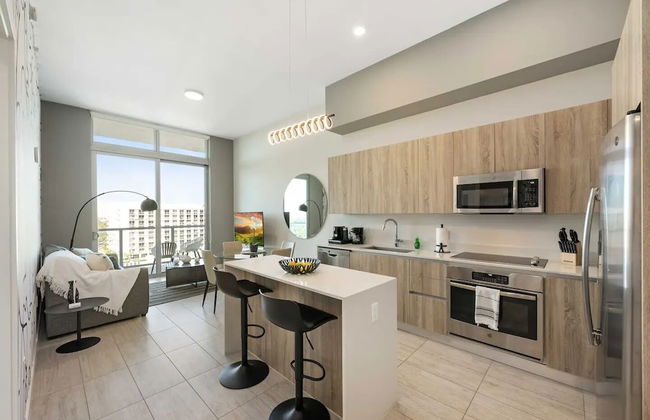 Modern Condo in Design District - Photo 33