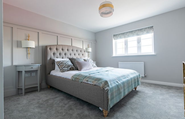 4 Bedroom Detached House 5mins Walk to Shopping Village - Foto 3