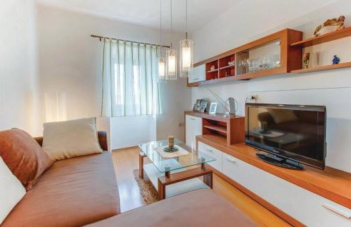 Three-Bedroom Holiday Home In Dragozetici - Foto 2