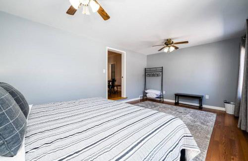 Elm St Retreat - 3 Min walk to Downtown Three Oaks - Foto 6