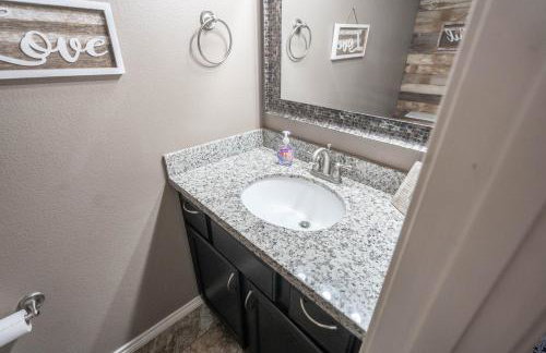 Sunset Retreat, Clean Modern 3BR, Garage, Near 191 - Foto 39