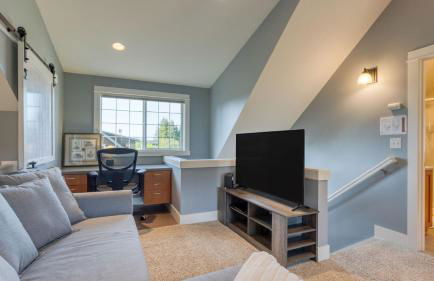 Sunny Backyard Fireplace Coastal Access in Peaceful Neighborhood Near Shopping - Photo 20