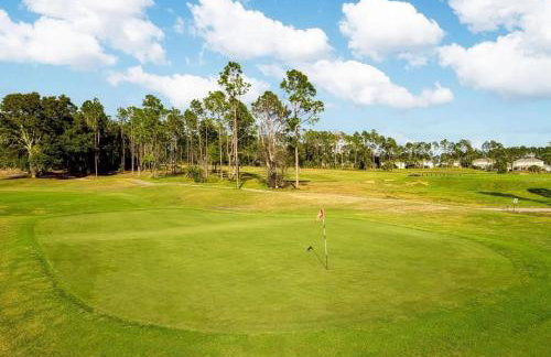 Stylish Retreat with Pool near The Parks - Foto 58