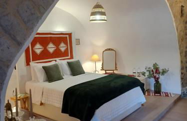 Theta Guesthouse - Photo 14