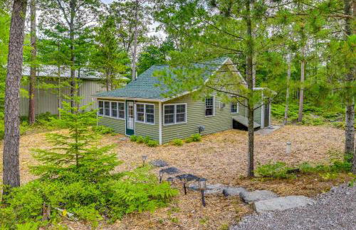 Enchanted Lake Huron Cottage with Beach Access! - Foto 29