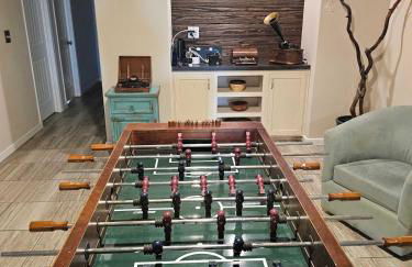 Huge 3k SQ FT Waterfront Home - Photo 2