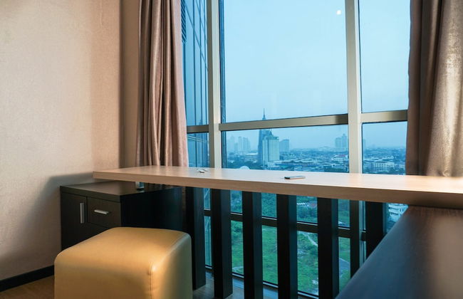 Tranquil 1BR GP Plaza Apartment - Photo 6