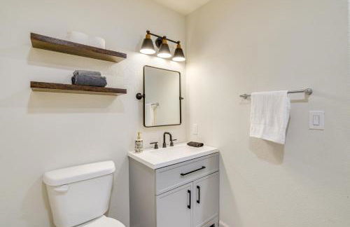 Lakefront Retreat with Game Room in Bella Vista! - Foto 11