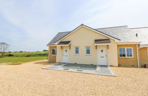 5 Yarmouth Cottages - Photo 1