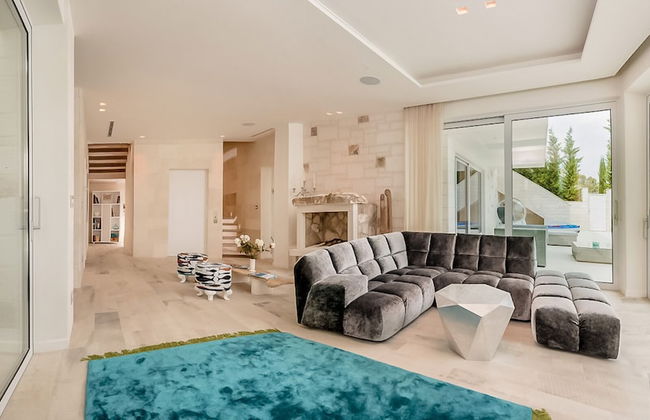 Beachfront Villa Seven Sins with Pool - Foto 16