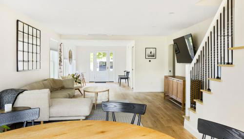 Spacious 4BR Beach Retreat, Steps to Pine Point - Foto 2