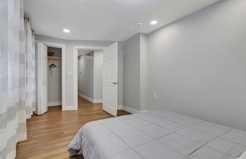 Spacious Central 4BR, Ski & Bike - Photo 9