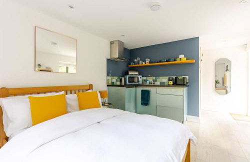 Cosy Cotswolds Retreat near Bath & Castle Combe - Photo 6