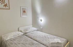 College Suites - Photo 12