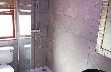 Otter 1 - Private Hot Tub - Bali Inspired Lodge - Bath - Longleat - Wiltshire - Foto 80