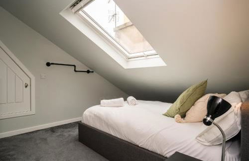 2BD Loft Style Apt - Edinburgh - Free Parking - Pass the Keys - Foto 37