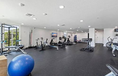 Luxury Waterfront Penthouse with Amenities and Services - Foto 7