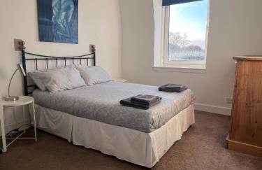 Spacious 2 bedroom flat nearby train and bus station - Foto 17