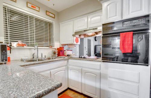 Walk to ATandT - Dallas Stadium! Family Gem with Patio - Photo 9