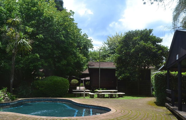 Log Cabin & Settlers Village - Photo 38