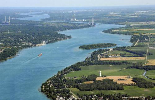 Newer Cottage on the Lake, ample space for boats - Foto 23