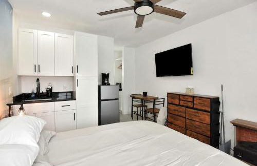 Modern Queen Suite #2 - Steps to Daytona Beach - Foto 9