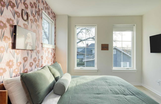 The Stage by Avantstay Chic 4bdr w/ Covered Balcony Modern + Newly Built - Photo 28