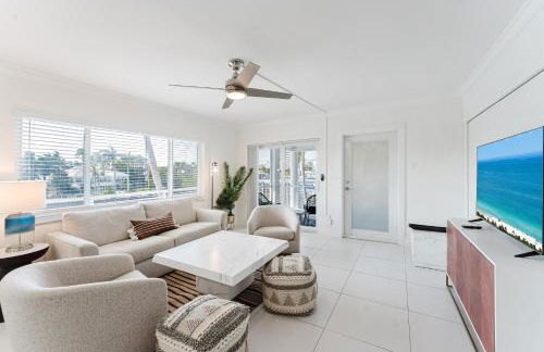 Serene Waterfront 2BR 2BA with Intracoastal Views, Pool, Balcony, Parking - Foto 37