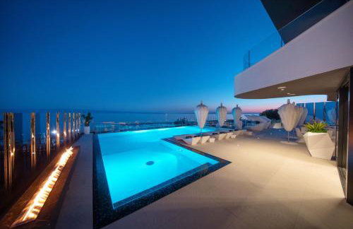 Posh Residence Luxury Suites - Photo 26