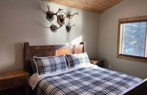 One of a Kind Cabin, Covered Deck, Spa, and Games - Foto 29