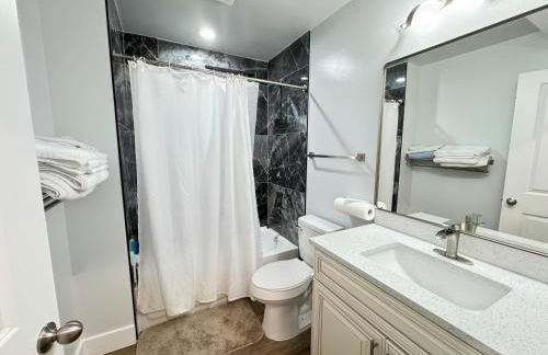 Stylish Cozy 2BR Apartment in DC - Photo 8