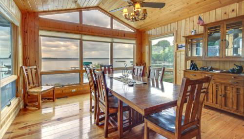 Lakefront Isle Escape with Dock and Fire Pit! - Foto 2